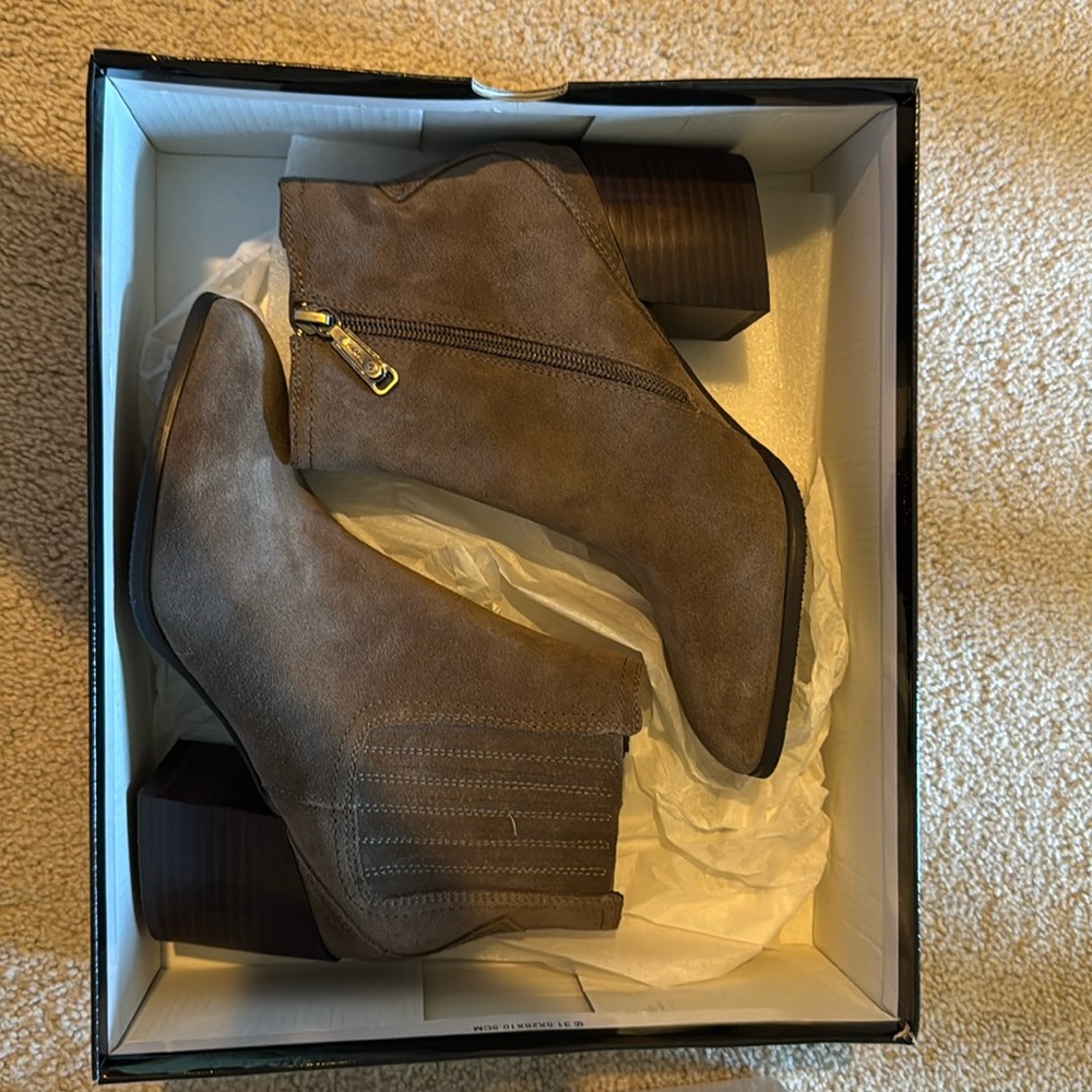 Blondo “Sabrina” brown suede boots, size 5.5, almost new